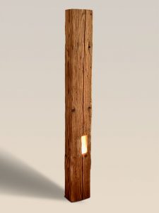 Altholz-Stehlampe